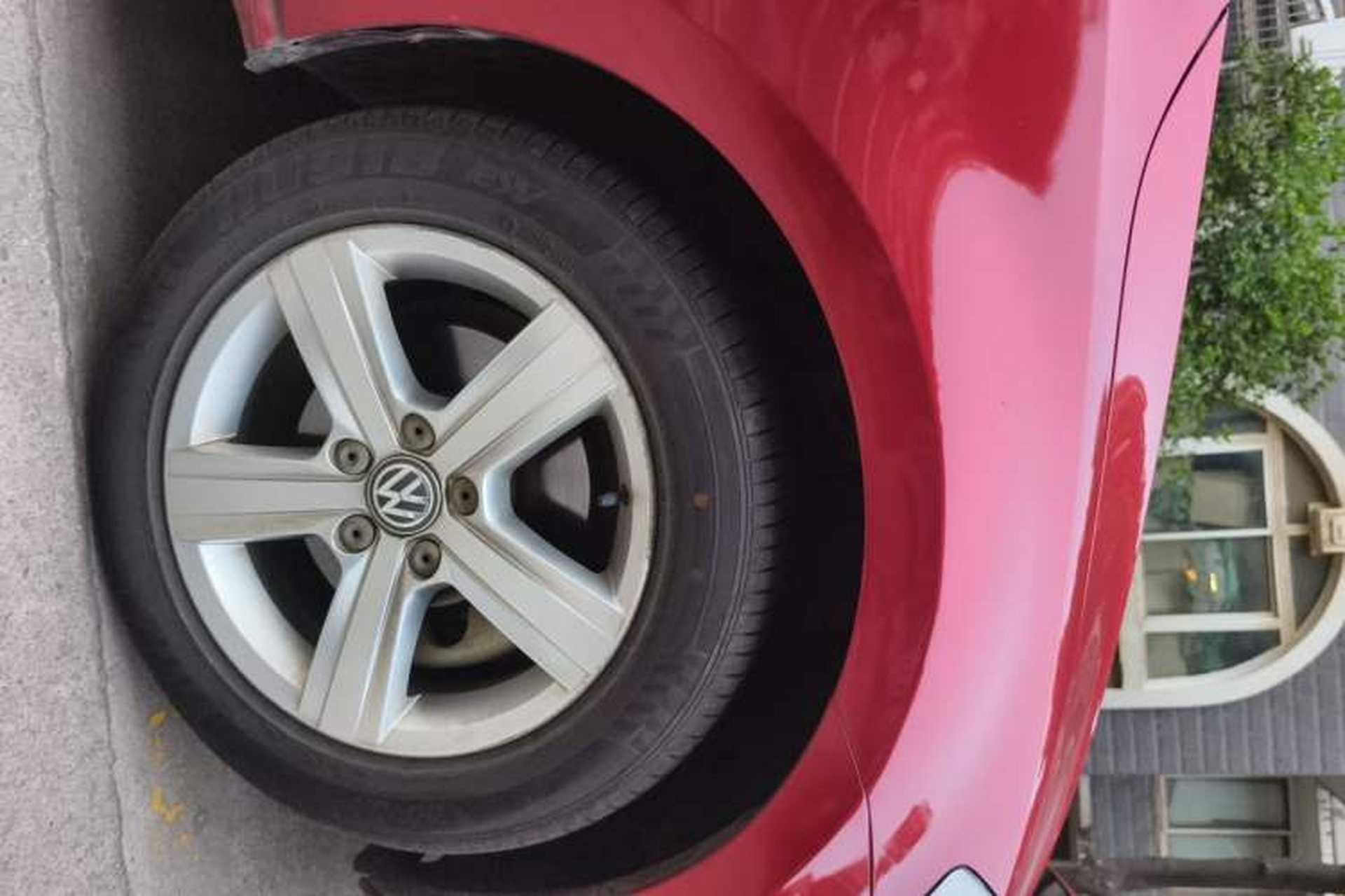 Used Volkswagen Golf 2014 1.6L Automatic Comfort Model Right Front Wheel Hub
