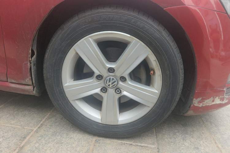 Used Volkswagen Golf 2014 1.4TSI Automatic Comfort Model Right Front Wheel Hub