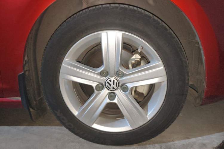 Used Volkswagen Golf 2014 1.4TSI Automatic Luxury Model Right Front Wheel Hub