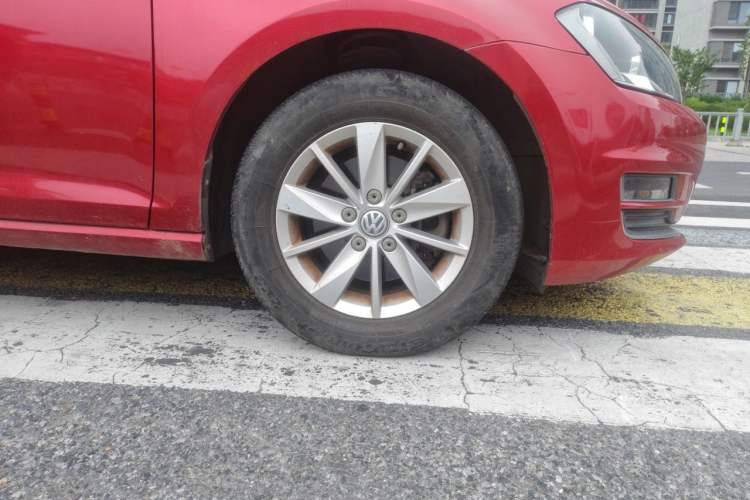 Used Volkswagen Golf 2014 1.6L Automatic Fashion Model Right Front Wheel Hub