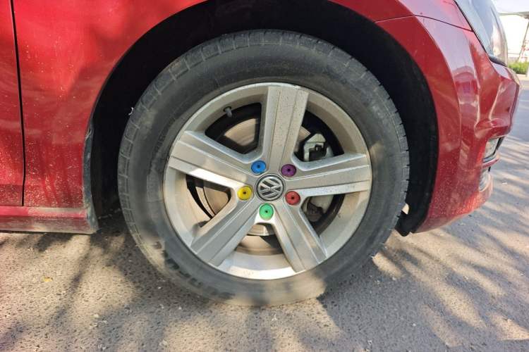 Used Volkswagen Golf 2014 1.4TSI Automatic Luxury Model Right Front Wheel Hub