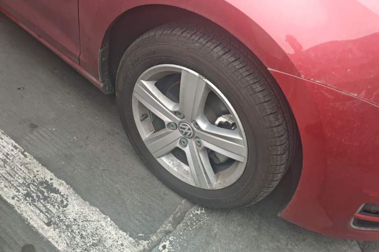Used Volkswagen Golf 2014 1.4TSI Automatic Comfort Model Right Front Wheel Hub