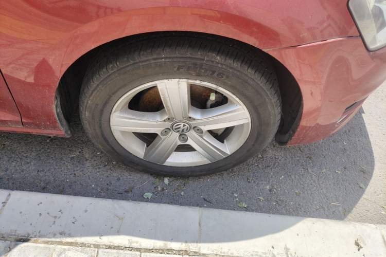 Used Volkswagen Golf 2014 1.4TSI Automatic Comfort Model Right Front Wheel Hub