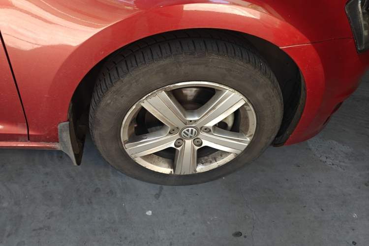 Used Volkswagen Golf 2014 1.6L Automatic Comfort Model Right Front Wheel Hub