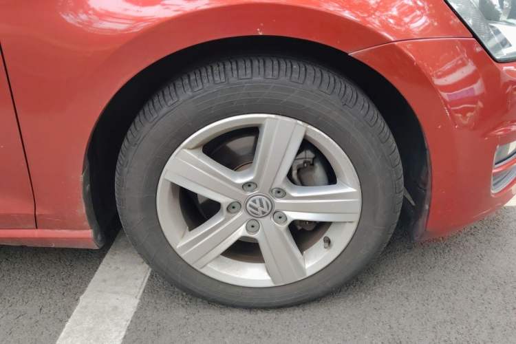 Used Volkswagen Golf 2014 1.4TSI Automatic Luxury Model Right Front Wheel Hub