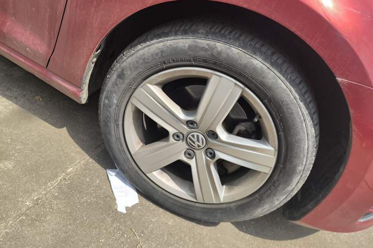 Used Volkswagen Golf 2014 1.4TSI Automatic Comfort Model Right Front Wheel Hub