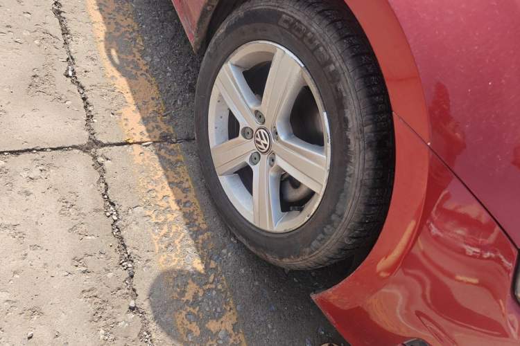 Used Volkswagen Golf 2014 1.6L Automatic Comfort Model Right Front Wheel Hub