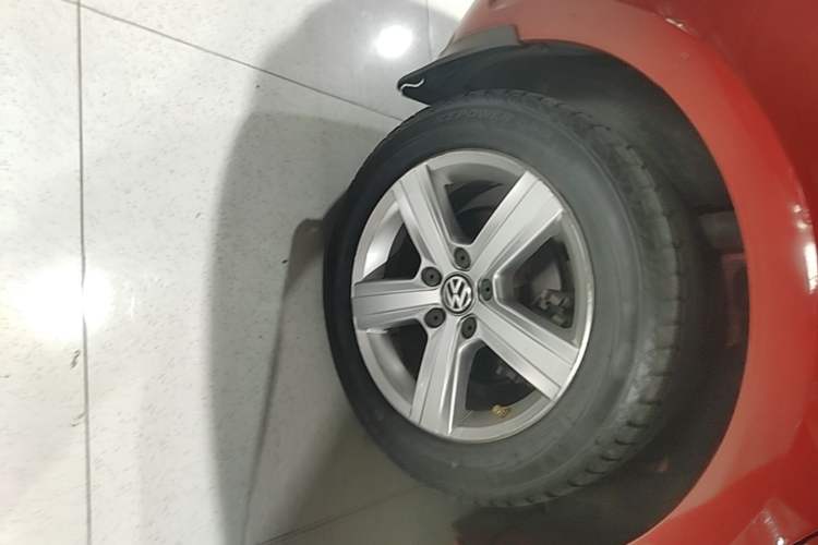 Used Volkswagen Golf 2014 1.6L Automatic Comfort Model Right Rear Wheel Hub