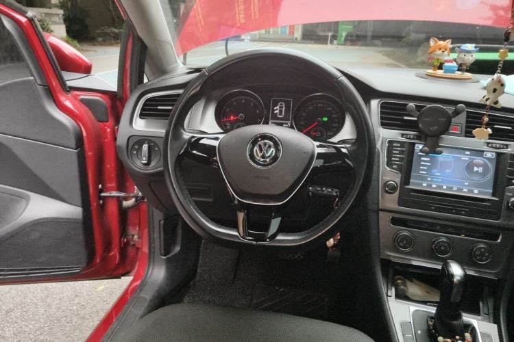 Used Volkswagen Golf 2014 1.6L Automatic Comfort Model Steering Wheel