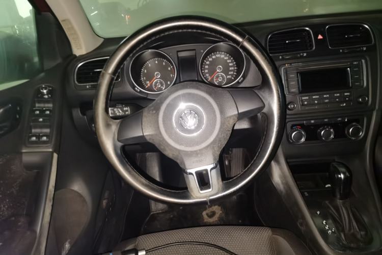 Used Volkswagen Golf 2014 1.6L Automatic Comfort Model Steering Wheel