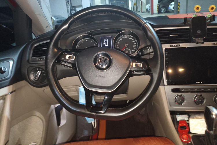 Used Volkswagen Golf 2014 1.4TSI Automatic Luxury Model Steering Wheel