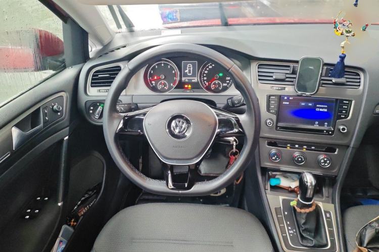 Used Volkswagen Golf 2014 1.6L Automatic Comfort Model Steering Wheel