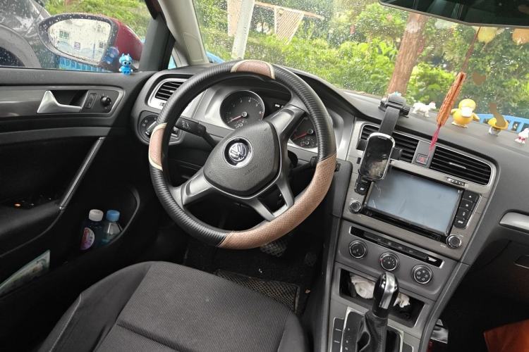 Used Volkswagen Golf 2014 1.6L Automatic Fashion Model Steering Wheel