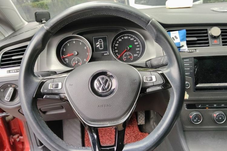 Used Volkswagen Golf 2014 1.4TSI Automatic Luxury Model Steering Wheel