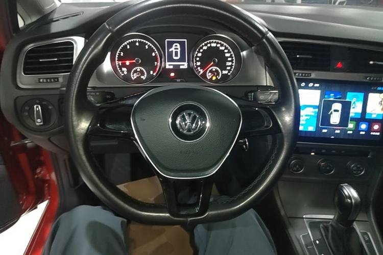 Used Volkswagen Golf 2014 1.6L Automatic Comfort Model Steering Wheel