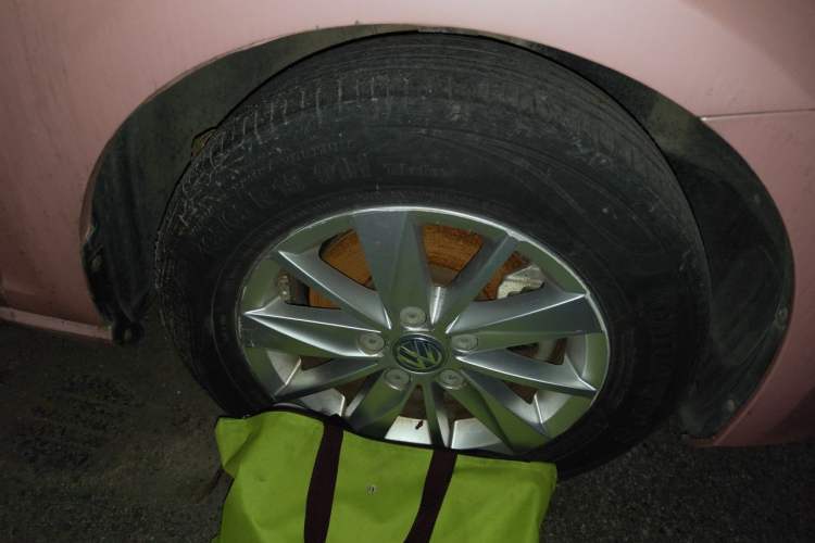 Used Volkswagen Golf 2014 1.6L Automatic Fashion Model Right Front Wheel Hub