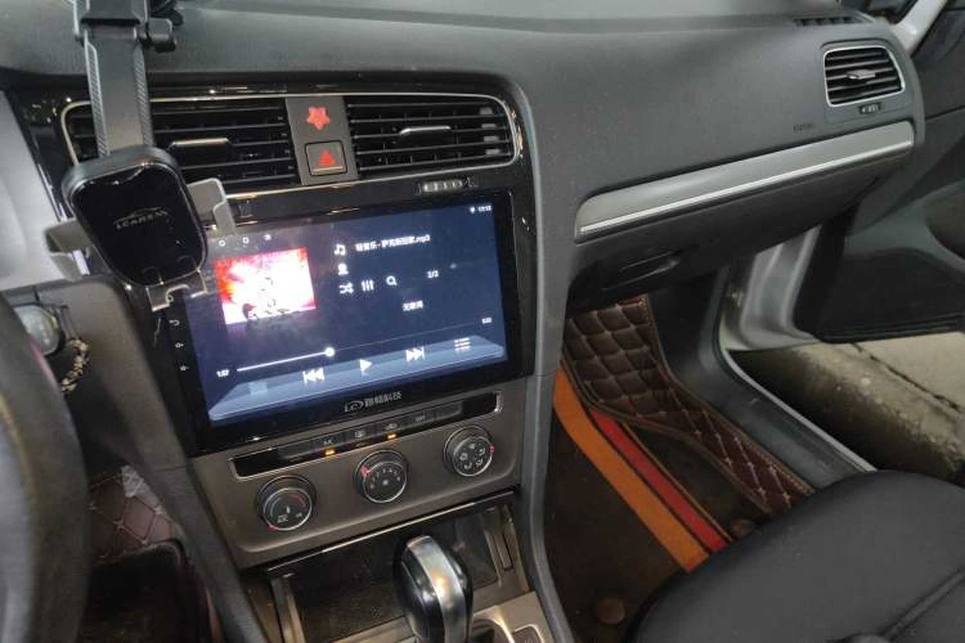 Used Volkswagen Golf 2014 1.6L Automatic Comfort Model Audio And AC Panel