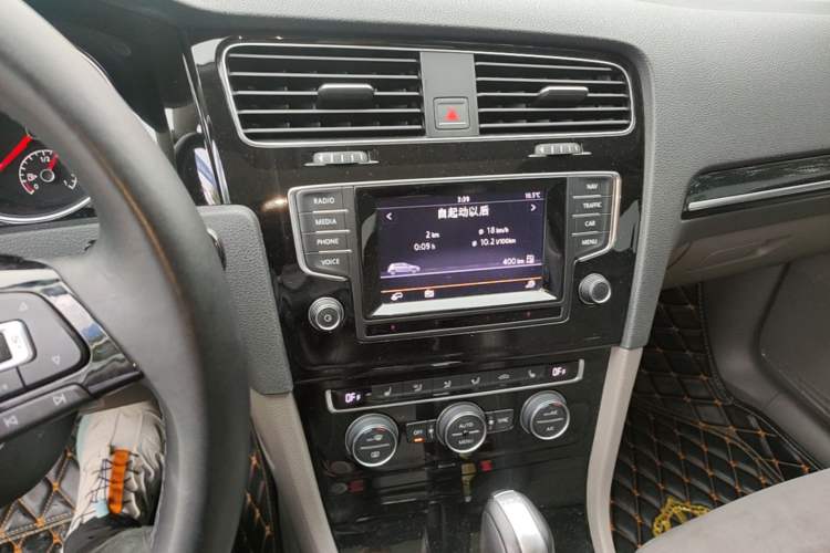 Used Volkswagen Golf 2014 1.4TSI Automatic Flagship Model Audio And AC Panel