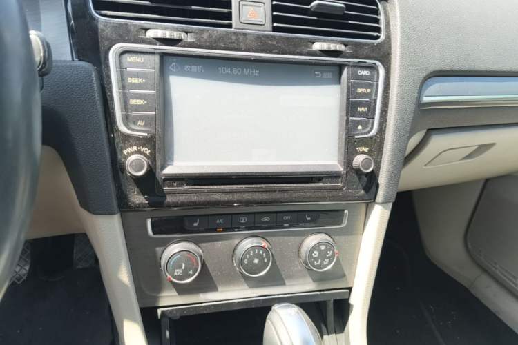 Used Volkswagen Golf 2014 1.4TSI Automatic Luxury Model Audio And AC Panel