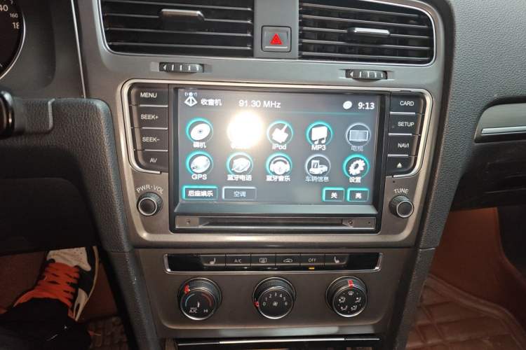 Used Volkswagen Golf 2014 1.4TSI Automatic Luxury Model Audio And AC Panel