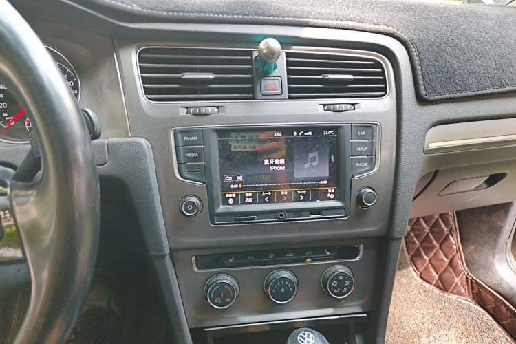 Used Volkswagen Golf 2014 1.4TSI Automatic Luxury Model Audio And AC Panel