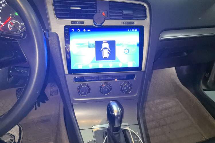 Used Volkswagen Golf 2014 1.6L Automatic Comfort Model Audio And AC Panel