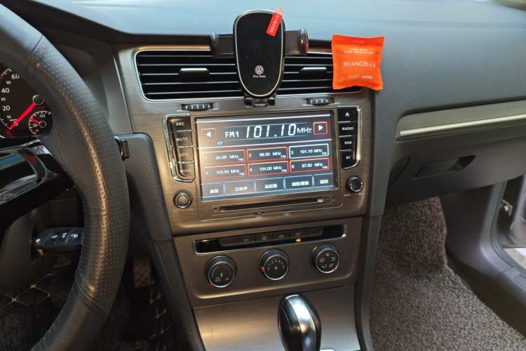 Used Volkswagen Golf 2014 1.6L Automatic Comfort Model Audio And AC Panel