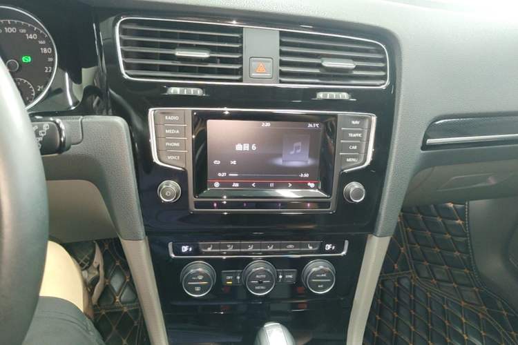 Used Volkswagen Golf 2014 1.4TSI Automatic Flagship Model Audio And AC Panel