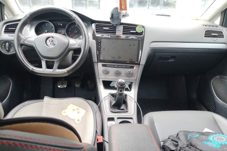 Used Volkswagen Golf 2014 1.6L Manual Fashion Edition Center Console