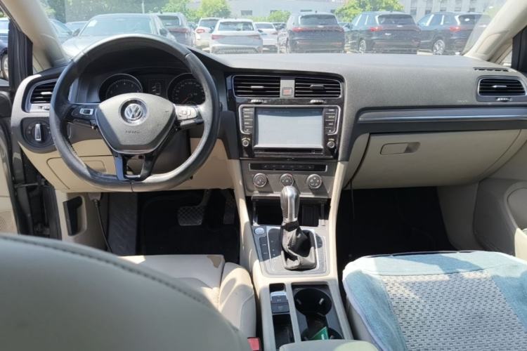 Used Volkswagen Golf 2014 1.4TSI Automatic Luxury Model Center Console