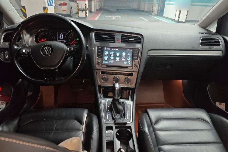 Used Volkswagen Golf 2014 1.4TSI Automatic Luxury Model Center Console