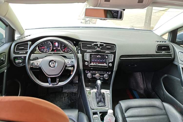 Used Volkswagen Golf 2014 1.4TSI Luxury Travel Edition Center Console