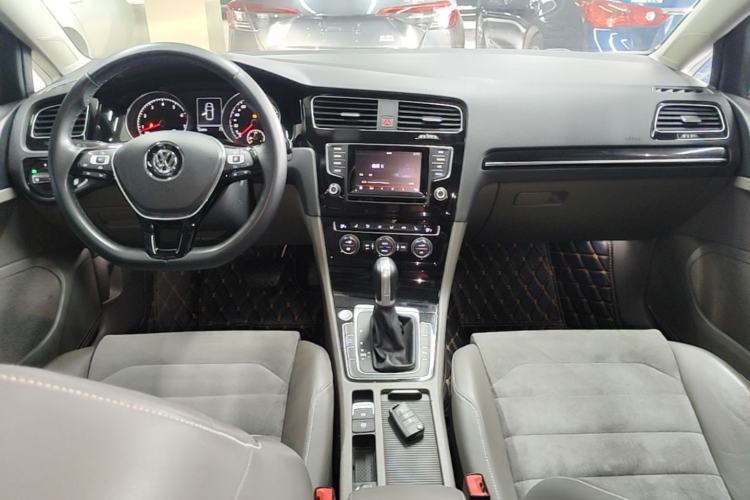 Used Volkswagen Golf 2014 1.4TSI Automatic Flagship Model Center Console