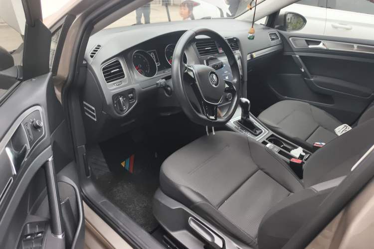 Used Volkswagen Golf 2014 1.4TSI Automatic Comfort Model Driver Seat