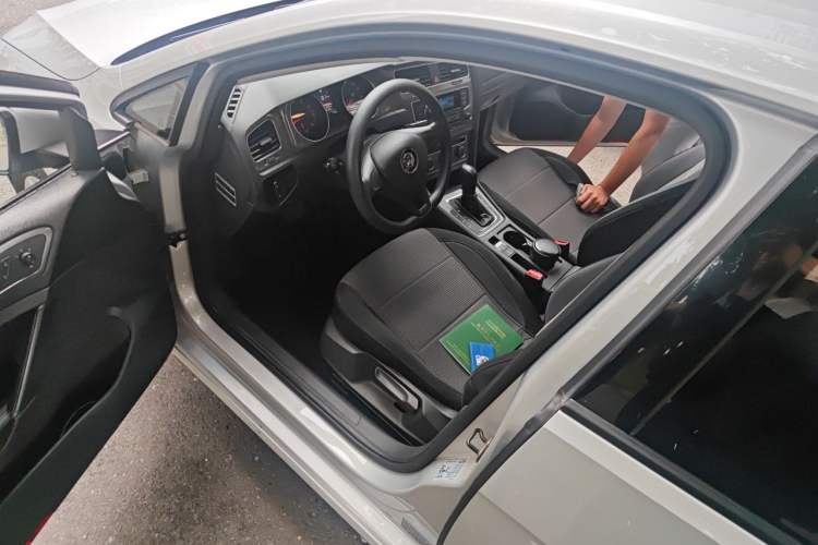 Used Volkswagen Golf 2014 1.6L Automatic Fashion Model Driver Seat