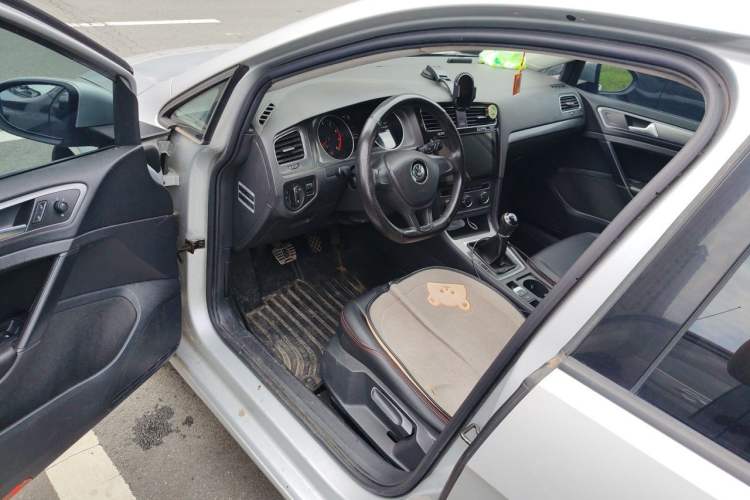 Used Volkswagen Golf 2014 1.6L Manual Fashion Edition Driver Seat