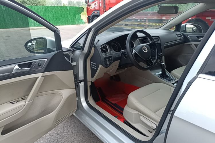 Used Volkswagen Golf 2014 1.4TSI Automatic Comfort Model Driver Seat