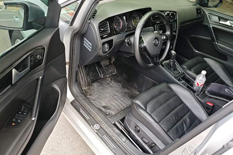 Used Volkswagen Golf 2014 1.4TSI Luxury Travel Edition Driver Seat
