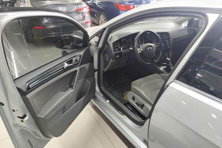 Used Volkswagen Golf 2014 1.4TSI Automatic Flagship Model Driver Seat