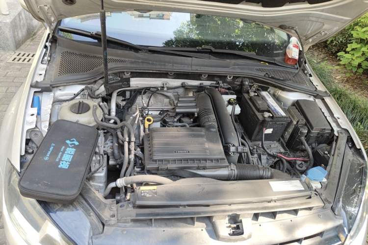 Used Volkswagen Golf 2014 1.4TSI Automatic Comfort Model Engine Bay