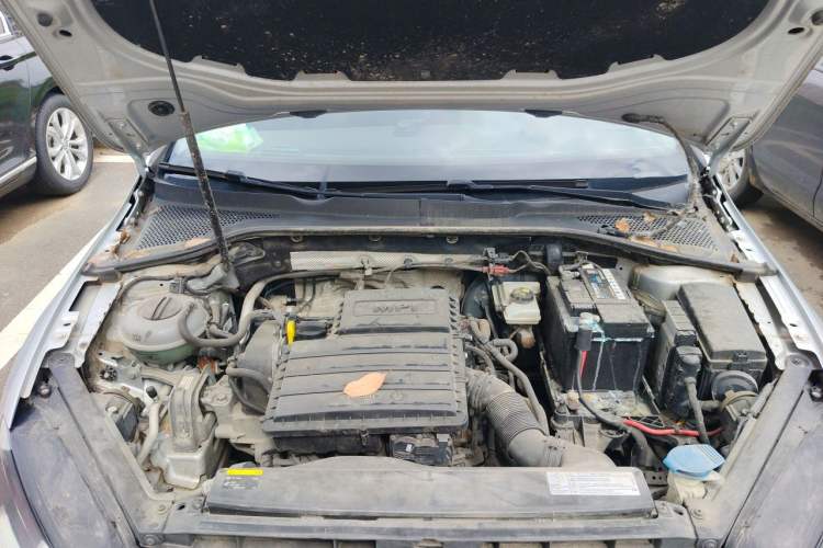 Used Volkswagen Golf 2014 1.6L Manual Fashion Edition Engine Bay