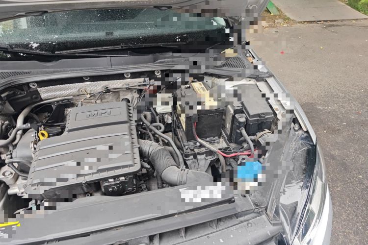 Used Volkswagen Golf 2014 1.6L Automatic Fashion Model Engine Bay Left