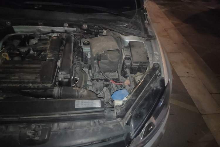 Used Volkswagen Golf 2014 1.4TSI Automatic Comfort Model Engine Bay Left