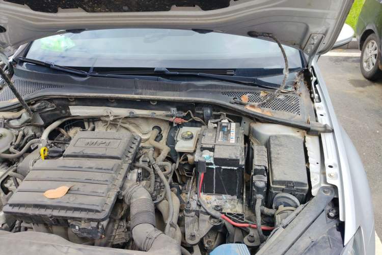 Used Volkswagen Golf 2014 1.6L Manual Fashion Edition Engine Bay Left