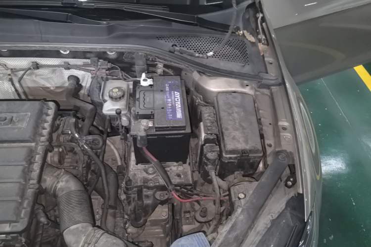 Used Volkswagen Golf 2014 1.6L Automatic Comfort Model Engine Bay Left