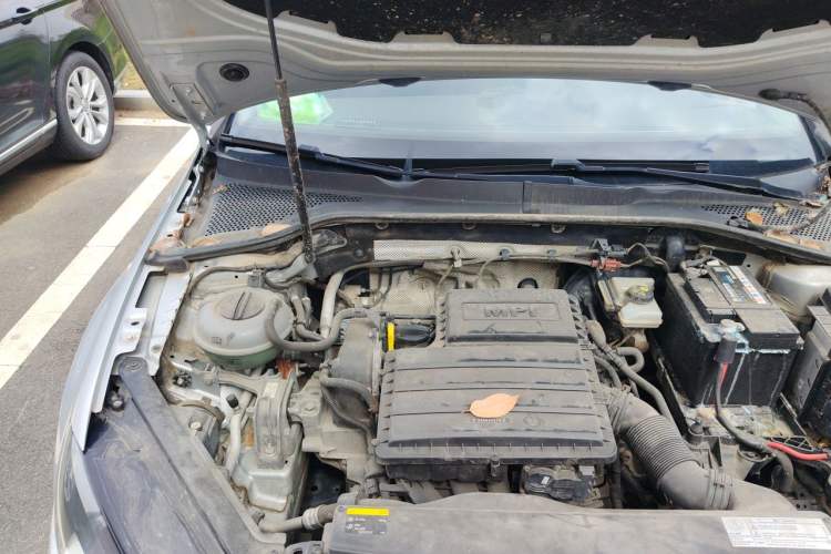 Used Volkswagen Golf 2014 1.6L Manual Fashion Edition Engine Bay Right