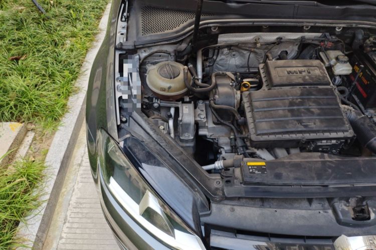 Used Volkswagen Golf 2014 1.6L Automatic Comfort Model Engine Bay Right