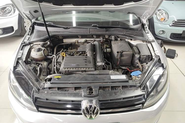 Used Volkswagen Golf 2014 1.4TSI Automatic Flagship Model Engine Bay
