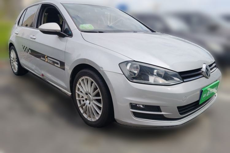 Used Volkswagen Golf 2014 1.6L Manual Fashion Edition Front Right 45 Deg