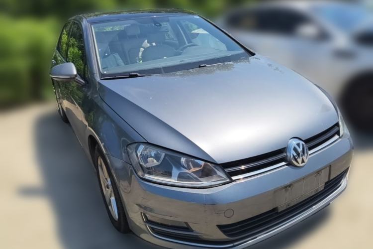 Used Volkswagen Golf 2014 1.4TSI Automatic Luxury Model Front Right 45 Deg